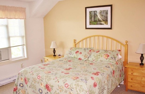 North Conway Resort | Skier's dream price drop 1 mile to Cranmore. Heated pool/Jacuzzi minutes away