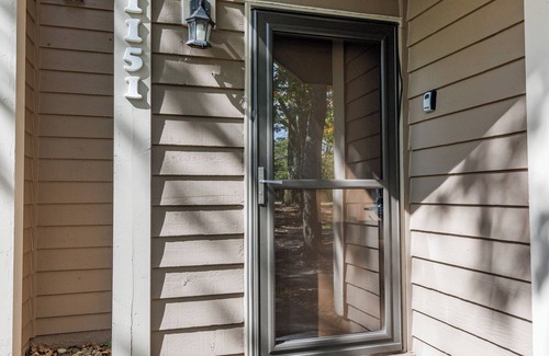 Hidden Valley Ski Chalet | Skier's Paradise: Pet-Friendly, Easy Walk to Main Lift, 4 Beds