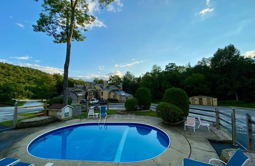 Killington Condo | Skiers! Fox Hollow 2BR/2BA Condo. Across from Pico, Minutes to Killington