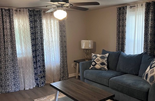 Rockingham Apartment | Skipper 4 - Lovely 1-bedroom apartment in welcoming Rockingham with WiFi, AC