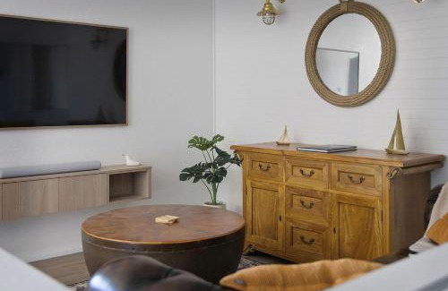 Lemon Tree Passage Apartment | Skippers Landing