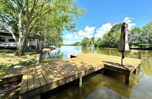 Centre House | Skoolie on Lake Weiss | LAKE FRONT & Fishing