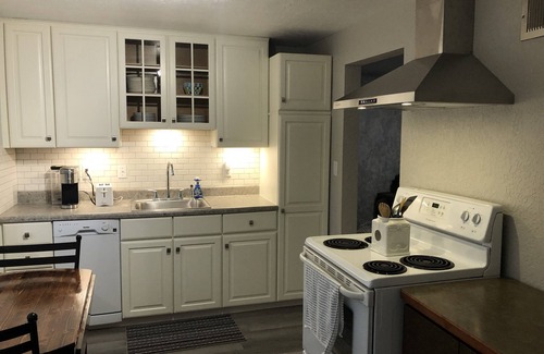 Sioux Falls Apartment | Skots Villa Upper East. Centrally located near Sanford Medical Center & Midco.