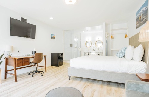 Belmont Shore Hotel | SKS - Superior Room, 1 King Bed with Sofa bed, Non Smoking