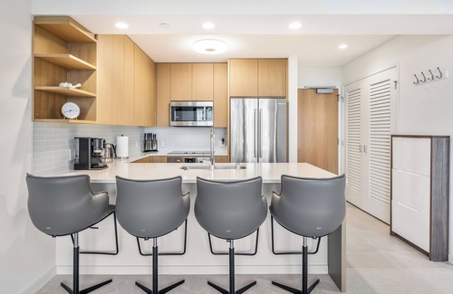 Ala Moana Condo | Sky Ala Moana #1701: Modern 2BR Condo w/Ocean Views & Resort Amenities