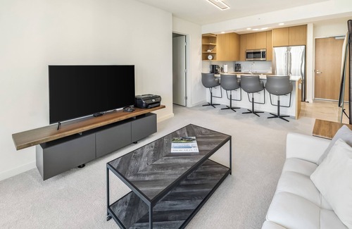 Ala Moana Condo | Sky Ala Moana #1701: Modern 2BR Condo w/Ocean Views & Resort Amenities