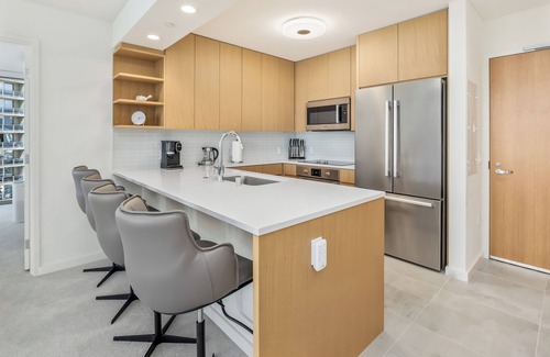 Ala Moana Condo | Sky Ala Moana #1701: Modern 2BR Condo w/Ocean Views & Resort Amenities