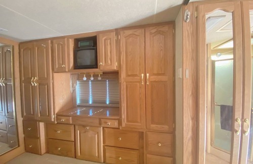 Rodeo House | Sky Gypsy RV-Skygazing, Birding, Hiking 36' One bedroom
