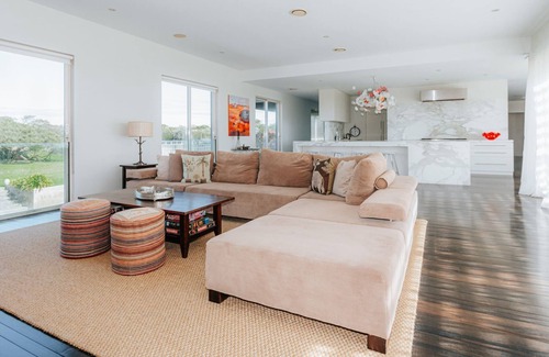 Portsea House | Sky High Majestic Views
