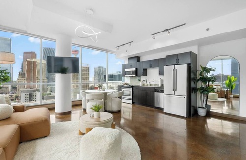Beltline Apartment | Sky High Style w Views, AC, Prkg