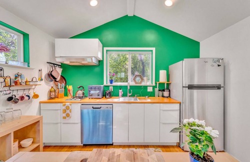 Chestnut House | Sky-High Treehouse - East Austin