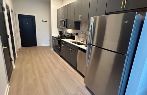 North Chesterfield Apartment | Sky Lounge Pool, Chic Luxury Stay in the City