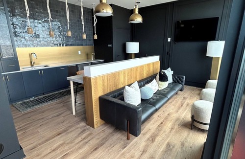 North Chesterfield Apartment | Sky Lounge Pool, Chic Luxury Stay in the City