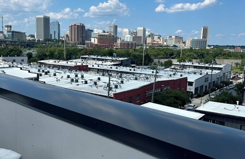 North Chesterfield Apartment | Sky Lounge Pool, Chic Luxury Stay in the City