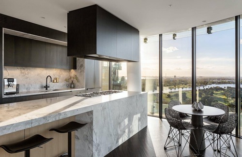 Melbourne House | Sky Melbourne (with car parking)