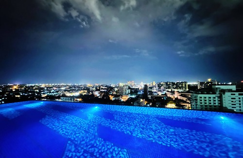Chang Khlan Apartment | Sky river room overlooking the City of ChiangMai