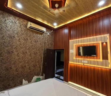 Chandauli House | Sky Rooms & Cafe