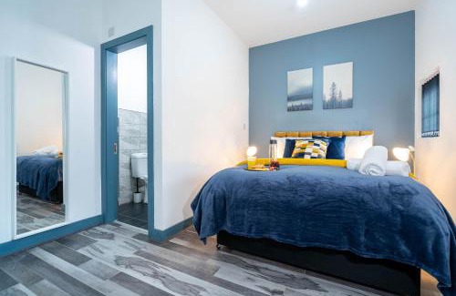 Edgbaston Apartment | Sky Rooms One Bedroom Modern Studio Apartment 3