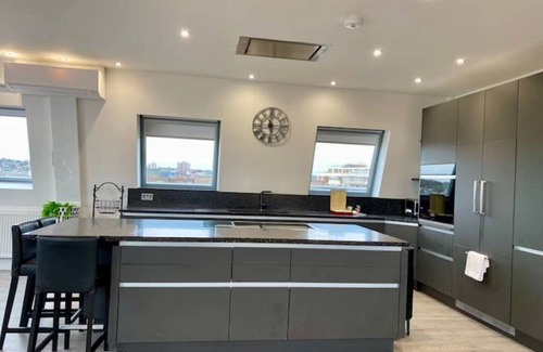 Hendon Apartment | Sky & View in Golders Green