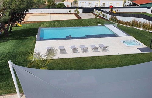 Olhos D'Agua Villa | Sky Villa by Laranjal Rentals