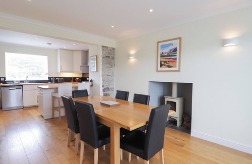 Heast House | SKYE RETREAT, character holiday cottage, with a garden in Broadford