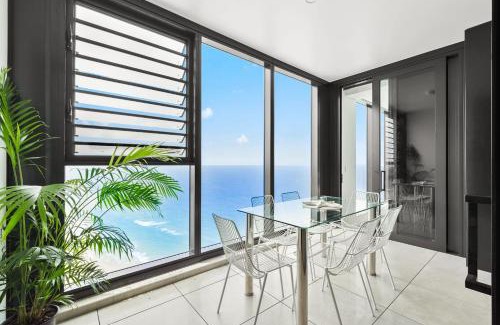 Surfers Paradise Apartment | Skyhigh Suite with Ocean Views - Pet Friendly