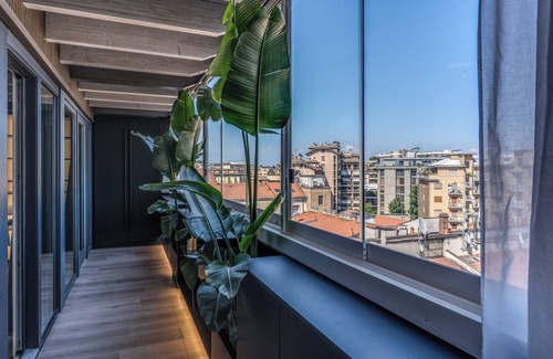 Porta Garibaldi Apartment | SkyJungle: luxury penthouse private pool and spa