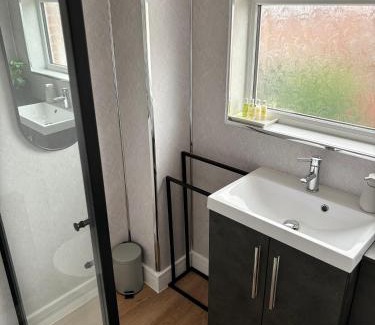 Edgbaston Apartment | Skyline Loft - Modern Private King Room with Ensuite