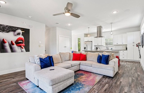 Cedar Crest House | Skyline Luxury Retreat in Dallas