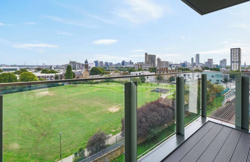 Lansbury Apartment | Skyline View 1 Bed Apartment Sleeps 2 - Balcony