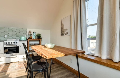 Lockerbie Square Apartment | Skyline View Condo, Best downtown spot, Park FREE!