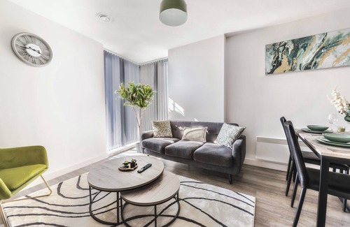 Convention Quarter Apartment | Skyline Views | 2 Bed 2 Bath in Prime Location | Parking/Netflix!