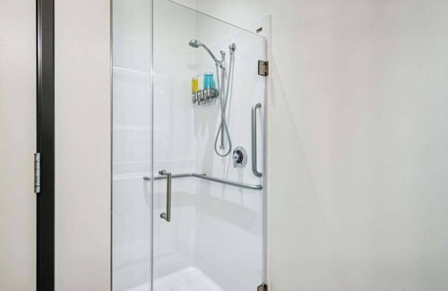Belmont Hotel | Skylit Industrial Studio – No Windows, Ultra Quiet + Full Kitchen