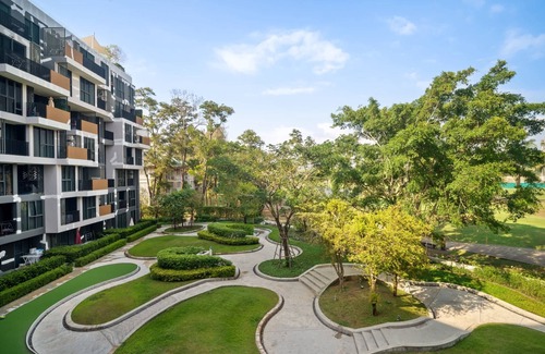 Laguna Condo | Skypark Aurora Studio 1A Golf side