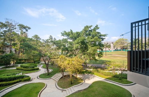 Laguna Condo | Skypark Aurora Studio 1A Golf side