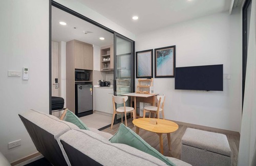 Laguna Condo | Skypark Aurora Studio 1A Golf side