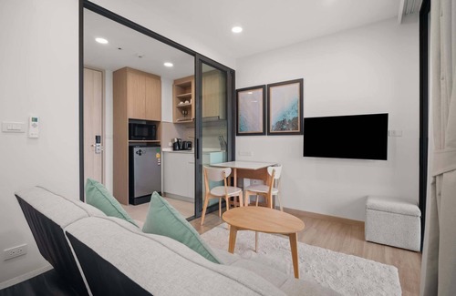 Laguna Condo | Skypark Aurora Studio 1A Golf side