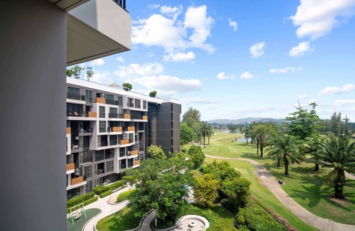 Laguna Condo | Skypark Aurora Studio 1A Golf side