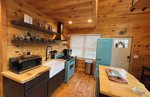 Belgrade House | SkyView Treehouse Lakefront Private Hot Tub