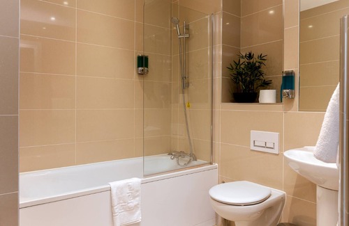 Grange Apartment | Skyvillion 1bed Enfield Flat W balcony & parking