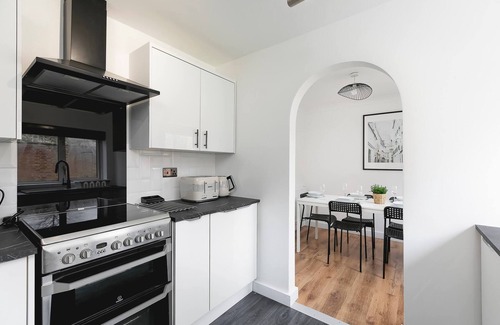 Stevenage Apartment | Skyvillion - 3bed Home W grdn For A Family Getaway