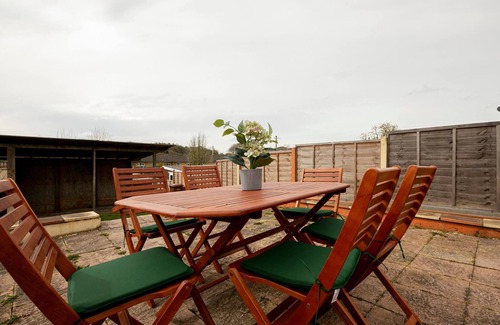 Stevenage Apartment | Skyvillion - 3bed Home W grdn For A Family Getaway