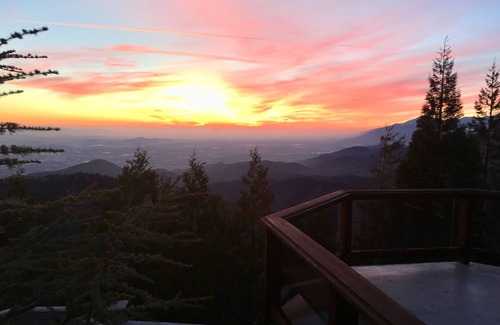 Running Springs Cabin | Sledding hills, amazing views, game room, Ski & Sky Park min away, park 10 cars