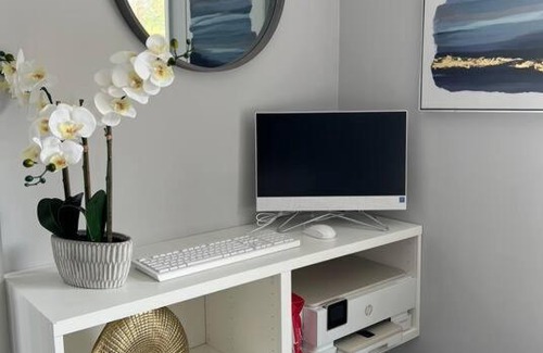 New Rochelle Apartment | Sleek 1 Bedroom Apartment Plus Balcony 30 Mins to NYC