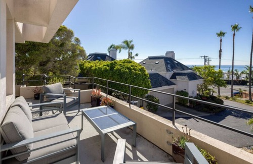 Solana Beach House | Sleek and Chic by the Beach