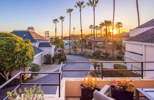 Solana Beach House | Sleek and Chic by the Beach
