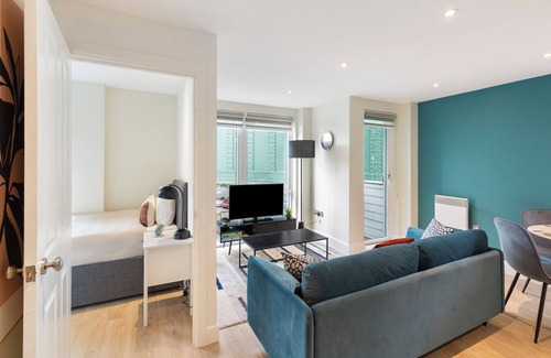 Walworth Apartment | Sleek and Modern 2-BR/1 mile to Borough Market