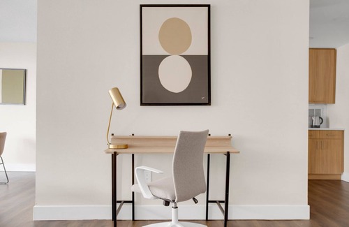 Crystal City Apartment | Sleek Crystal City 1BR w/Gym & Concierge, steps to Metro, by Blueground