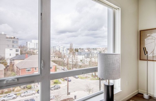 Yesler Terrace Apartment | Sleek First Hill 1BR w/Gym, BBQ & Lounge, nr soccer field, by Blueground
