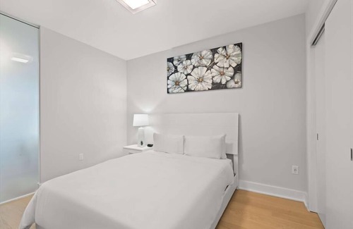 NoMa House | Sleek Kitchen w/High End Appliances | Union Station & Union Market Close by